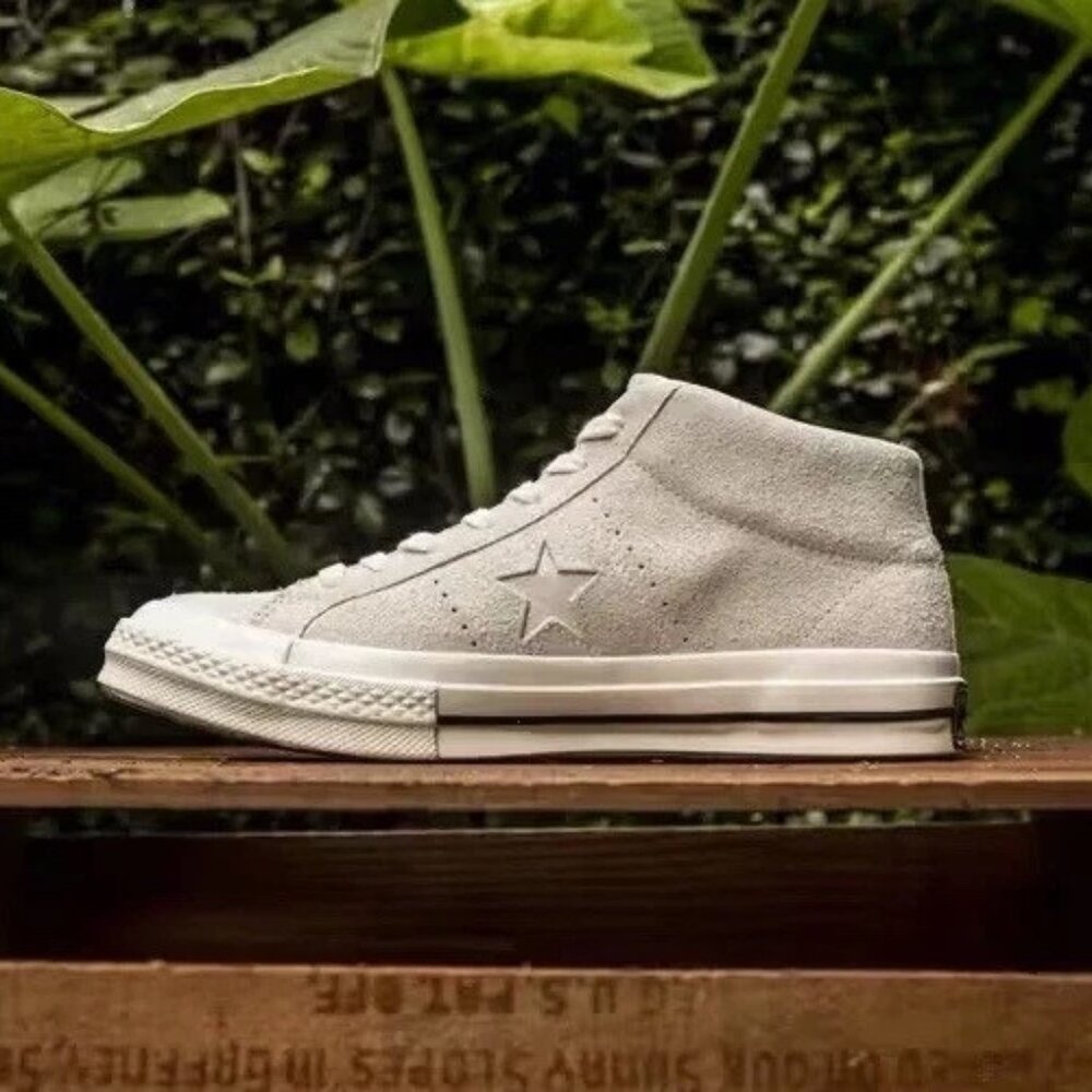 Converse One Star Mid suede sneakers Color "Egret" Rare!! Awesome! W 6.5/ M 4.5